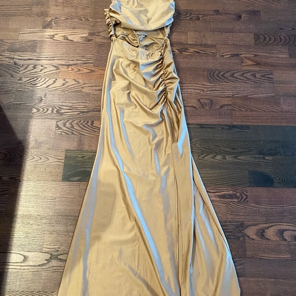 Windsor cutout formal gold dress with high slit - Picture 3 of 6